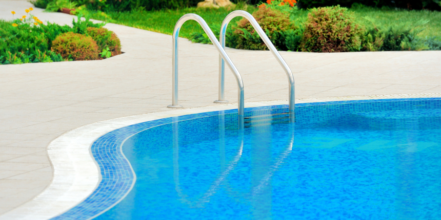 Come costruire una piscina con bordo a sfioro