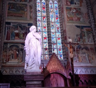 Statue del gruppo dell'Annunciazione nel Duomo di Orvieto