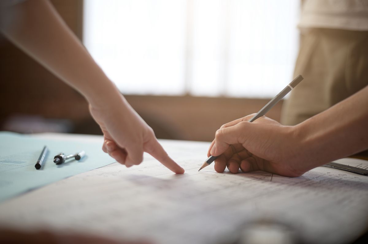 mani-progetto-matita mani-progetto-matita