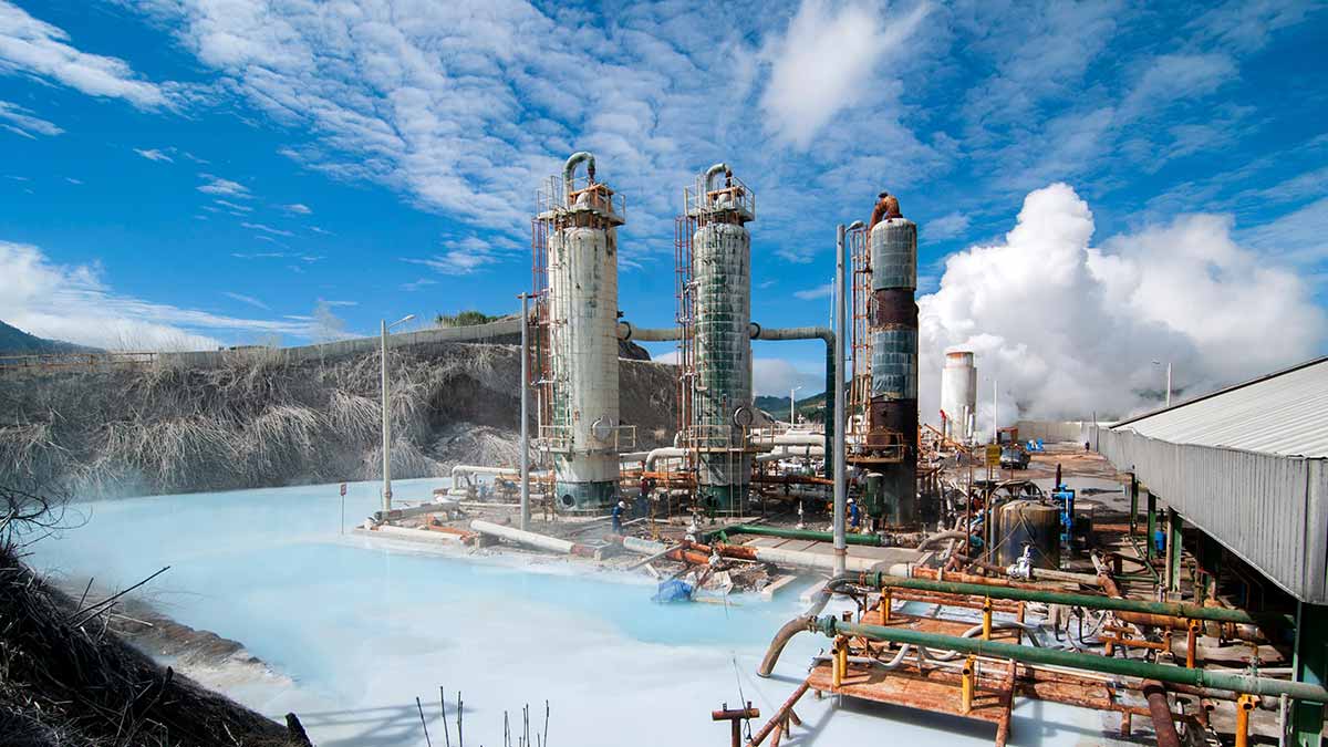 Centrale geotermica: come funziona, impatto ambientale e tipi di impianti